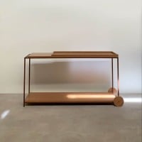 Aparador Marla Detalhe Bandeja com Rodas e Pés Fixos Estrutura em Metal com Pintura Epóxi