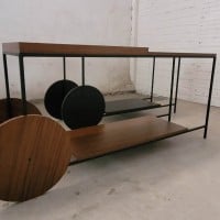Aparador Zeenya Detalhe Bandeja com Rodas e Pés Fixos Estrutura em Metal com Pintura Epóxi