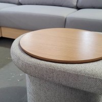 Banco Fayna Oval Assento Estofado com Tampo Redondo Madeira Estrutura Revestida Base com Detalhe Madeira