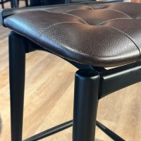 Banqueta Anna Assento Estofado Detalhe Amadeirado Estrutura Madeira
