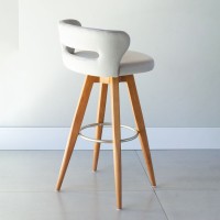 Banqueta Giratória Zoe Estofada Base com Apoio em Metal Estrutura Madeira Liptus Design Sustentável