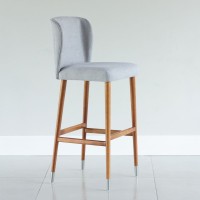 Banqueta Marina Encosto com Argola Detalhe Gomado Pés Madeira com Ponteiras em Metal Estrutura Madeira Liptus Design Sustentável