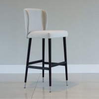 Banqueta Marina Encosto com Argola Detalhe Gomado Pés Madeira com Ponteiras em Metal Estrutura Madeira Liptus Design Sustentável