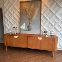 Buffet Arthemis Portas com Detalhes em Mármore Acabamento Lâmina Cinamomo Estrutura Madeira de Manejo