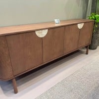 Buffet Arthemis Portas com Detalhes em Mármore Acabamento Lâmina Cinamomo Estrutura Madeira de Manejo