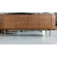 Buffet Hunna 4 Portas Estrutura Lâmina de Carvalho Pés Aço Carbono Design by Ampezzan e Maciel Arquitetos