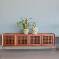Buffet Jasper com Portas Gaveta Interna Madeira de Manejo Base Aço Carbono Design by Alan Mantovani
