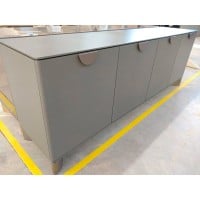 Buffet Khepri 4 Portas Estrutura e Detalhes em Laca Metalizado Design by Ampezzan e Maciel Arquitetos