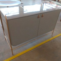 Buffet Limittu 2 Portas Estrutura Pintura Laca Pés em Aço Carbono Design by Ampezzan e Maciel Arquitetos