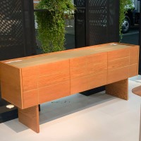 Buffet Pether II com Portas e Gavetas Tampo com Pintura Laca Estrutura Lâmina de Carvalho Design by Emerson Borges