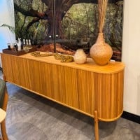 Buffet Raya Tampo Lâmina Cinamomo Estrutura Madeira de Manejo Design by Studio 3 Design
