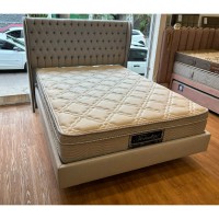 Cabeceira de Cama Melrose Estofada Detalhes em Capitonê e Tachas