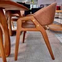 Cadeira Aurion Estofada Estrutura Madeira Maciça Design Premiado by Luiz Bossardi
