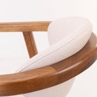 Cadeira Inari Estofada Estrutura Madeira Eucalipto Design Exclusivo Acabamento Premium