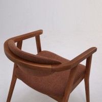 Cadeira Inari Estofada Estrutura Madeira Eucalipto Design Exclusivo Acabamento Premium