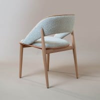 Cadeira Karmel Encosto Curvo Estrutura em Multilaminado Pés em Madeira Eucalipto Reflorestada Design by Fabricio Ronca