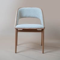 Cadeira Karmel Encosto Curvo Estrutura em Multilaminado Pés em Madeira Eucalipto Reflorestada Design by Fabricio Ronca