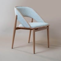 Cadeira Karmel Encosto Curvo Estrutura em Multilaminado Pés em Madeira Eucalipto Reflorestada Design by Fabricio Ronca