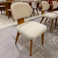 Cadeira Kenia Estofada Base e Encosto com Detalhe em Laminado Melamínico