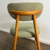 Cadeira Lila Encosto Anatômico Base Madeira Design Contemporâneo
