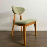 Cadeira Lila Encosto Anatômico Base Madeira Design Contemporâneo