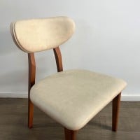 Cadeira Lila Encosto Anatômico Base Madeira Design Contemporâneo