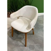 Cadeira Luna Estofada Encosto em Multilaminado Pés Madeira Design Contemporâneo