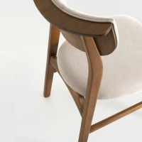 Cadeira Notus Assento Estofado Encosto Laminado com Frente Estofada Base Madeira Design by Deivid de Almeida