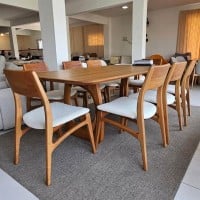 Cadeira Raizen Assento Estofado Encosto e Estrutura Madeira Maciça Jequitibá Design Premiado by Juliano Schimidt
