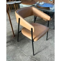 Cadeira Semilla Estofada Encosto Multilaminado Estrutura Aço Carbono Design Contemporâneo