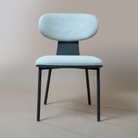 Cadeira Théya Encosto Curvo com Aplique em Madeira Estrutura em Multilaminado Pés em Metal Design by Pedro Mendes