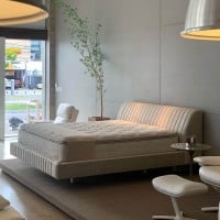 Cama Lecce Estofada Detalhes em Gomado Vertical