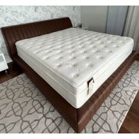 Cama Lecce Estofada Detalhes em Gomado Vertical