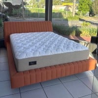 Cama Lecce Estofada Detalhes em Gomado Vertical