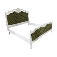 Cama Versalhes Luxo Estofada Detalhes em Capitonê Design de Luxo Peça Artesanal
