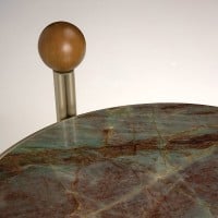 Carrinho Bar Enoki Tampo em Pedra Natural e Lâmina de Madeira Estrutura em Metal Pé Fixo Rodas em Madeira Maciça Design by Estúdio Oune