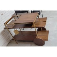 Carrinho de Bebidas Emyra Tampos e Rodas com Acabamento Laminado Detalhe Alça Madeira Tingida Pés e Estrutura em Metal com Pintura Epóxi