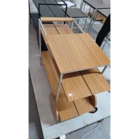 Carrinho de Bebidas Emyra Tampos e Rodas com Acabamento Laminado Detalhe Alça Madeira Tingida Pés e Estrutura em Metal com Pintura Epóxi