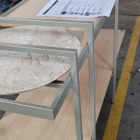 Carrinho Aparador Valker Tampos e Roda com Acabamento Laminado Detalhe Disco em Mármore Estrutura em Metal com Pintura Epóxi