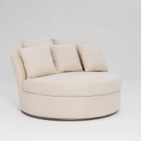Chaise Hana Estofada com Almofadas Decorativas Base em Aço Pintura Epóxi Design Sustentável