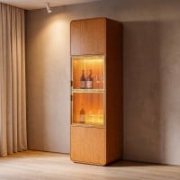 Cristaleira Miratus Portas em Vidro Canelado com Moldura Dourada Iluminação LED e Estrutura em Eucalipto Laminado