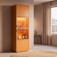 Cristaleira Miratus Portas em Vidro Canelado com Moldura Dourada Iluminação LED e Estrutura em Eucalipto Laminado