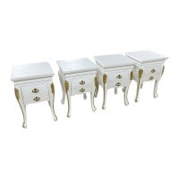 Mesa de Cabeceira Luiz XV Gavetas com Puxadores Exclusivos Madeira Eucalipto Design de Luxo Peça Artesanal