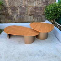 Mesa de Centro Eben Tampo Orgânico em Madeira com Duas Bases em Aço Carbono com Pintura Epóxi