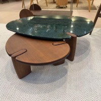 Mesa de Centro Faye Duo Pietre Redonda Tampo Madeira e Tampo Mármore Base Madeira Maciça Tauari Design by Studio 3 Design