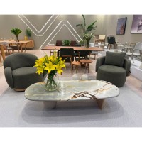 Mesa de Centro Meriva Pietre Tampo Orgânico em Mármore e Bases Assimétricas Madeira Maciça Design by Studio Traço