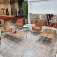 Mesa de Centro Nami Retangular Detalhe Design Redondo Tampo com Laminado Melamínico Base em Aço Carbono