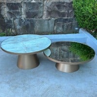 Mesa de Centro Nix Tampo Redondo Espelhado com Aro Metálico e Base Cônica em Aço Carbono com Pintura Epóxi