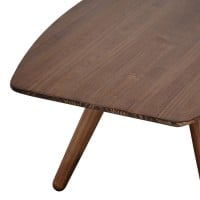 Mesa de Centro Ondra em Madeira de Reflorestamento com Tampo Orgânico e Pés Inclinados Designer by Pedro Mendes