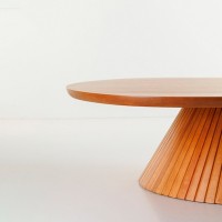 Mesa de Centro Sândalo Design Orgânico Tampo Laminado Base Ripado Madeira Maciça Tauari